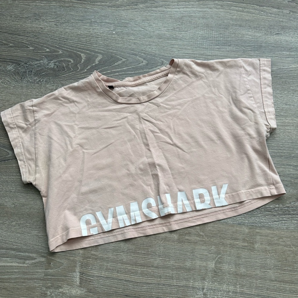 Size XS- Gymshark Fraction crop top - pale pink